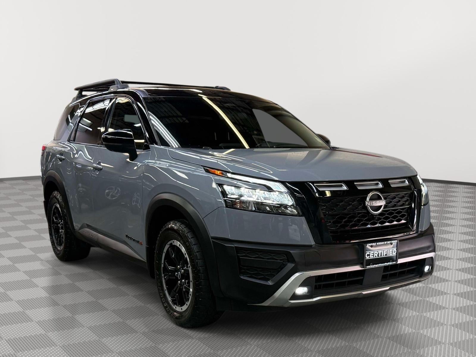 2023 Nissan Pathfinder Rock Creek in Solid Gray/Super Black — front three-quarter view