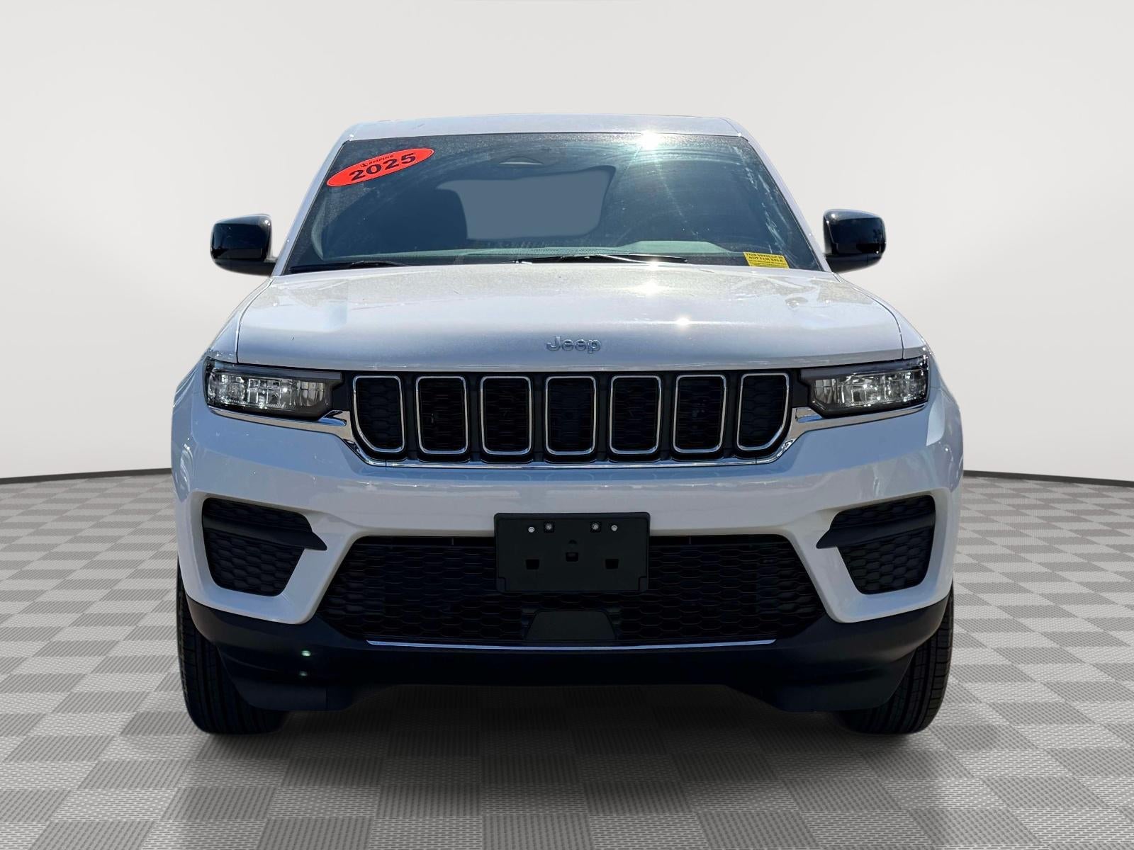 2025 Jeep Grand Cherokee — side profile view
