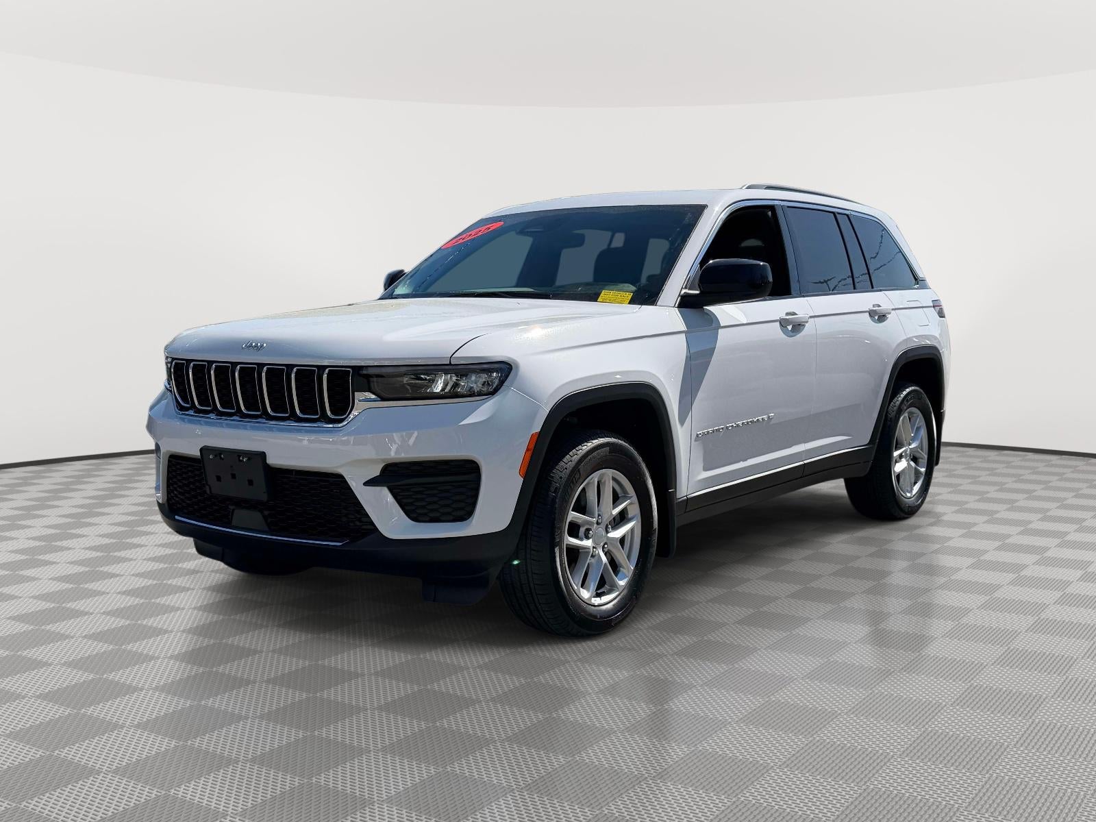 2025 Jeep Grand Cherokee — rear three-quarter view