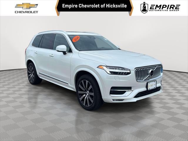 2024 Volvo XC90 Core Bright Theme in Crystal White Metallic — front three-quarter view