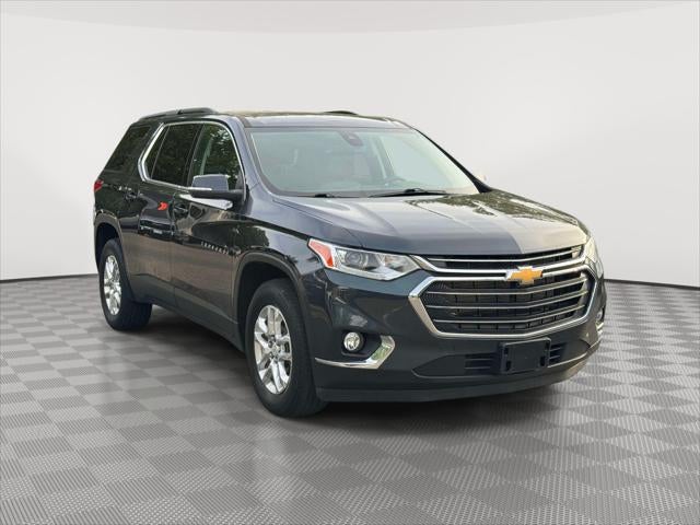 2021 Chevrolet Traverse LT Leather in Graphite Metallic — front three-quarter view