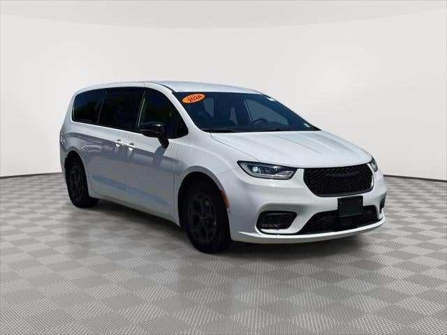2024 Chrysler Pacifica Hybrid S Appearance Pkg in Bright White Clearcoat — front three-quarter view