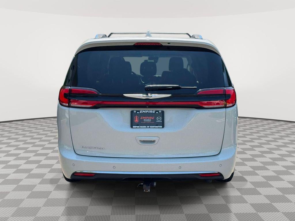 2021 Chrysler Pacifica — detail view