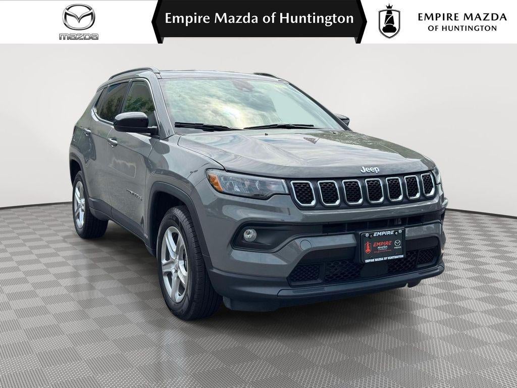 2024 Jeep Compass Latitude 4x4 in Sting-Gray Clearcoat — front three-quarter view